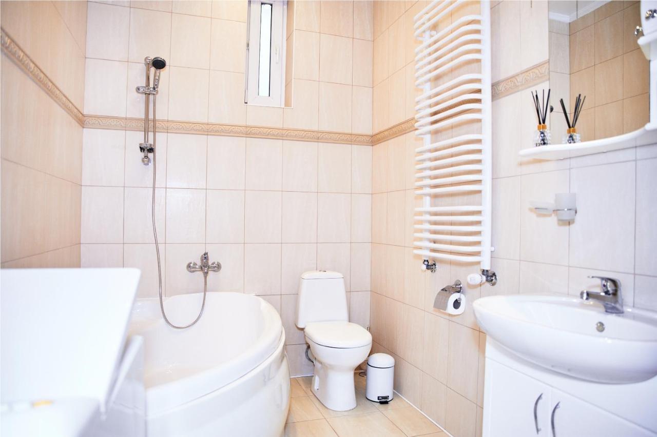 לבוב Designer Apartment In The Center מראה חיצוני תמונה