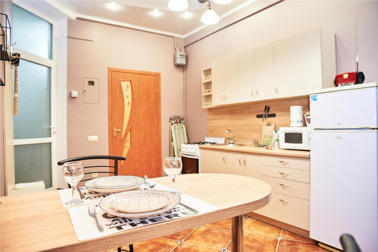 לבוב Designer Apartment In The Center מראה חיצוני תמונה