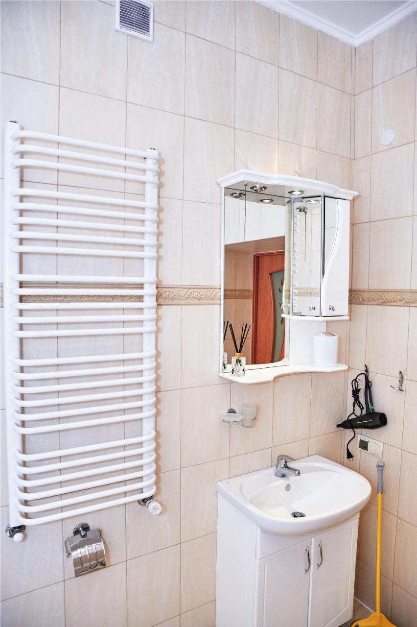לבוב Designer Apartment In The Center מראה חיצוני תמונה
